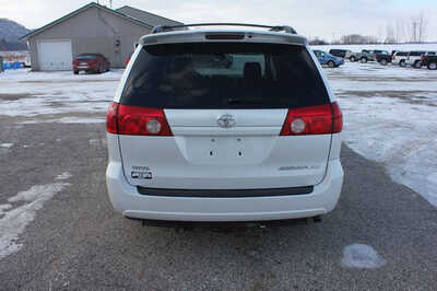 2006 Toyota Sienna, $2999. Photo 7