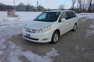 2006 Toyota Sienna, $2999. Photo 1