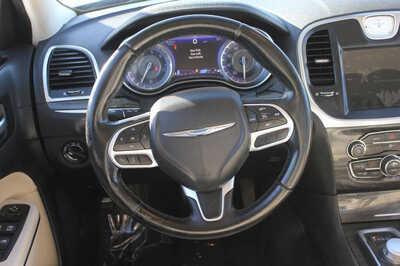 2017 Chrysler 300, $10999. Photo 11