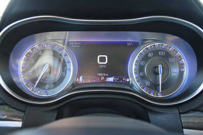2017 Chrysler 300, $10999. Photo 12