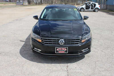 2016 Volkswagen Passat, $12499. Photo 3
