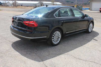 2016 Volkswagen Passat, $12499. Photo 6