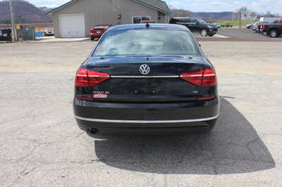 2016 Volkswagen Passat, $12499. Photo 7