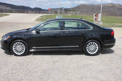 2016 Volkswagen Passat, $12499. Photo 9