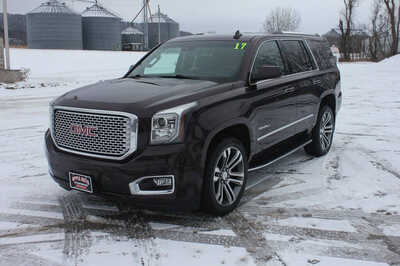 2017 GMC Yukon, $21999. Photo 2