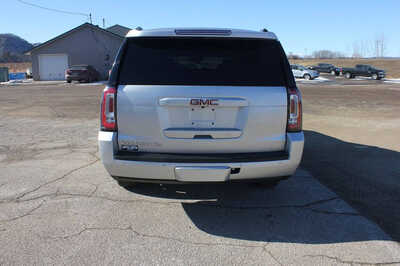 2017 GMC Yukon XL, $13999. Photo 7