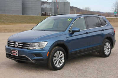 2019 Volkswagen Tiguan, $13999. Photo 2