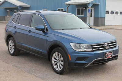 2019 Volkswagen Tiguan, $13999. Photo 4
