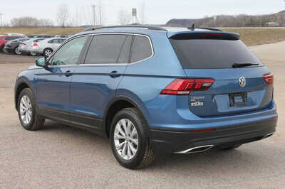 2019 Volkswagen Tiguan, $13999. Photo 8