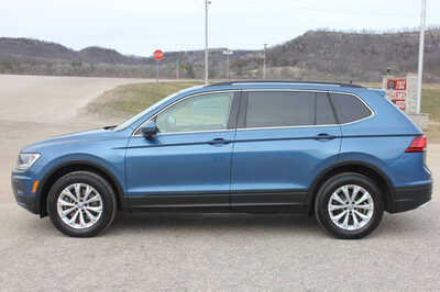 2019 Volkswagen Tiguan, $13999. Photo 9