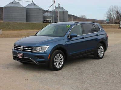 2019 Volkswagen Tiguan, $13999. Photo 1