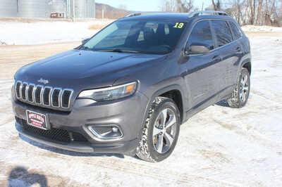 2019 Jeep Cherokee, $17999. Photo 2