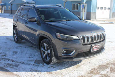 2019 Jeep Cherokee, $17999. Photo 4