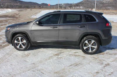 2019 Jeep Cherokee, $17999. Photo 9