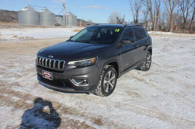2019 Jeep Cherokee, $17999. Photo 1