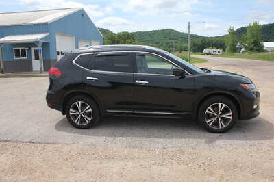 2017 Nissan Rogue, $10499. Photo 5