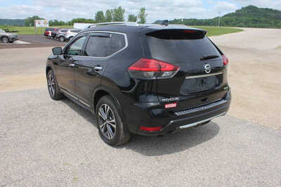 2017 Nissan Rogue, $10499. Photo 8