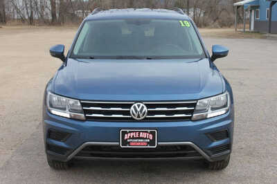 2019 Volkswagen Tiguan, $11999. Photo 3