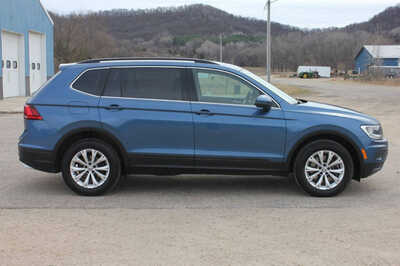 2019 Volkswagen Tiguan, $11999. Photo 5