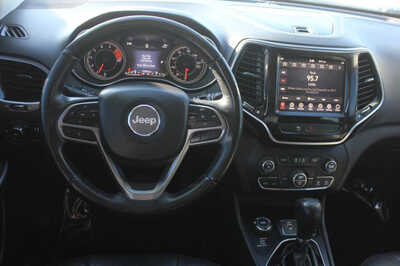 2019 Jeep Cherokee, $16999. Photo 10