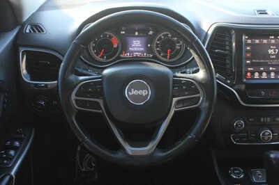 2019 Jeep Cherokee, $16999. Photo 11