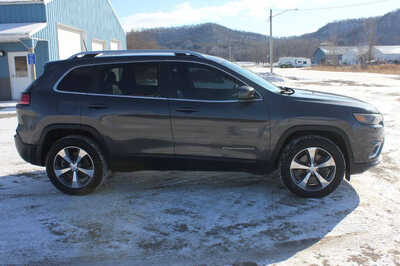 2019 Jeep Cherokee, $16999. Photo 5