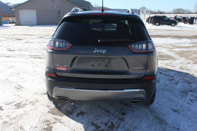 2019 Jeep Cherokee, $16999. Photo 7