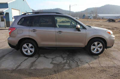 2014 Subaru Forester, $7999. Photo 4