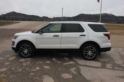 2016 Ford Explorer, $12699. Photo 8