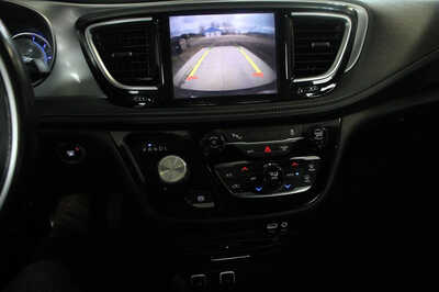 2019 Chrysler Pacifica, $12999. Photo 12