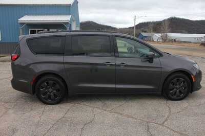 2019 Chrysler Pacifica, $12999. Photo 4