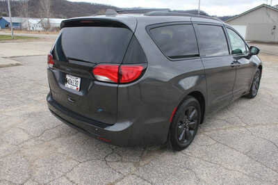 2019 Chrysler Pacifica, $12999. Photo 5