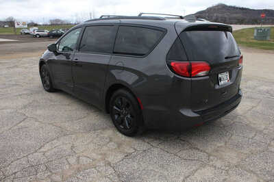 2019 Chrysler Pacifica, $12999. Photo 7