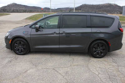 2019 Chrysler Pacifica, $12999. Photo 8