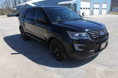 2016 Ford Explorer, $9999. Photo 3