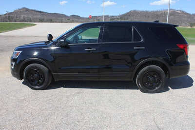 2016 Ford Explorer, $9999. Photo 8