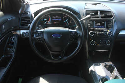 2016 Ford Explorer, $9999. Photo 9