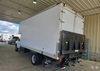 2004 Ford F450-8000, $11999. Photo 4