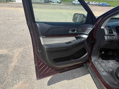 2018 Ford Explorer, $18999. Photo 10