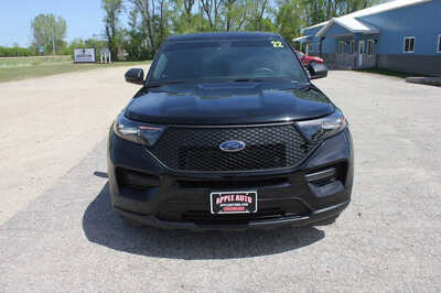 2022 Ford Explorer, $17499. Photo 2