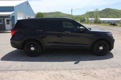 2022 Ford Explorer, $17499. Photo 4