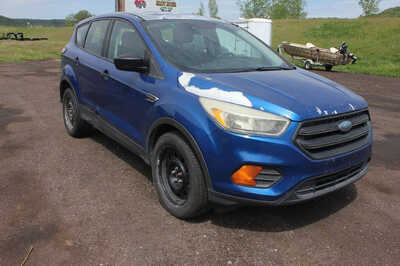 2017 Ford Escape, $4000. Photo 2