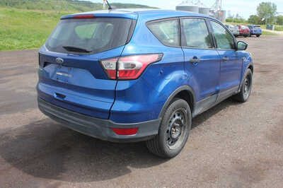 2017 Ford Escape, $4000. Photo 3