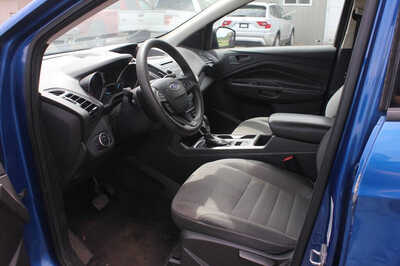 2017 Ford Escape, $4000. Photo 6