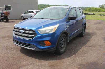 2017 Ford Escape, $4000. Photo 1