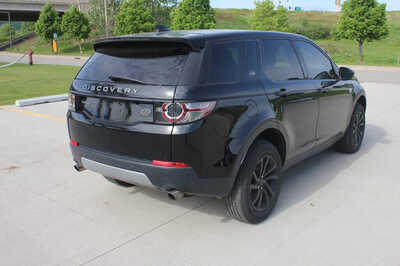2018 Land Rover Discovery, $10999. Photo 3