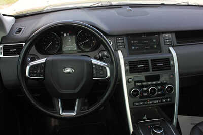 2018 Land Rover Discovery, $10999. Photo 5