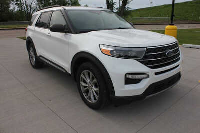 2020 Ford Explorer, $18999. Photo 2