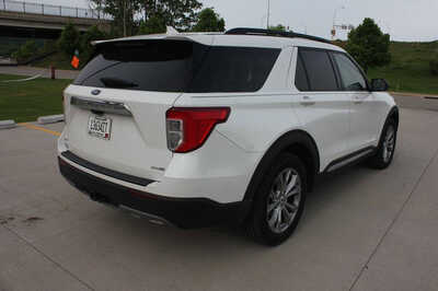 2020 Ford Explorer, $18999. Photo 3