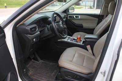 2020 Ford Explorer, $18999. Photo 5